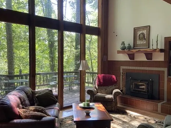 1827 Lake Knowl Dr, Helena, AL 35080
