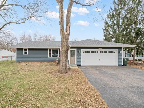 38 Holiday Dr, Somonauk, IL 60552