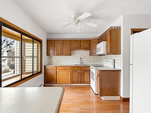4th image of 34 Whitby St #34