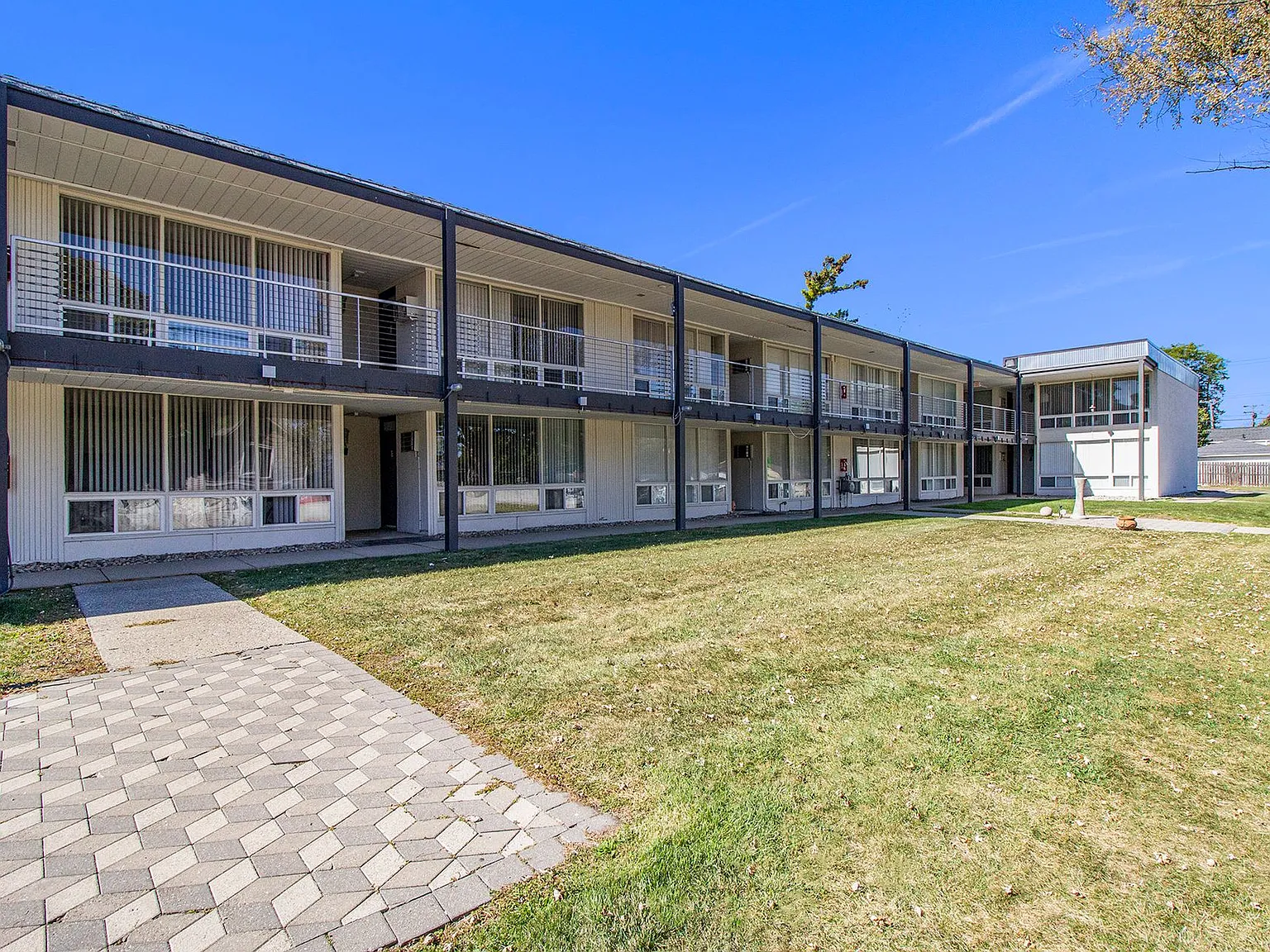 Altitude Apartments East — Photo 1