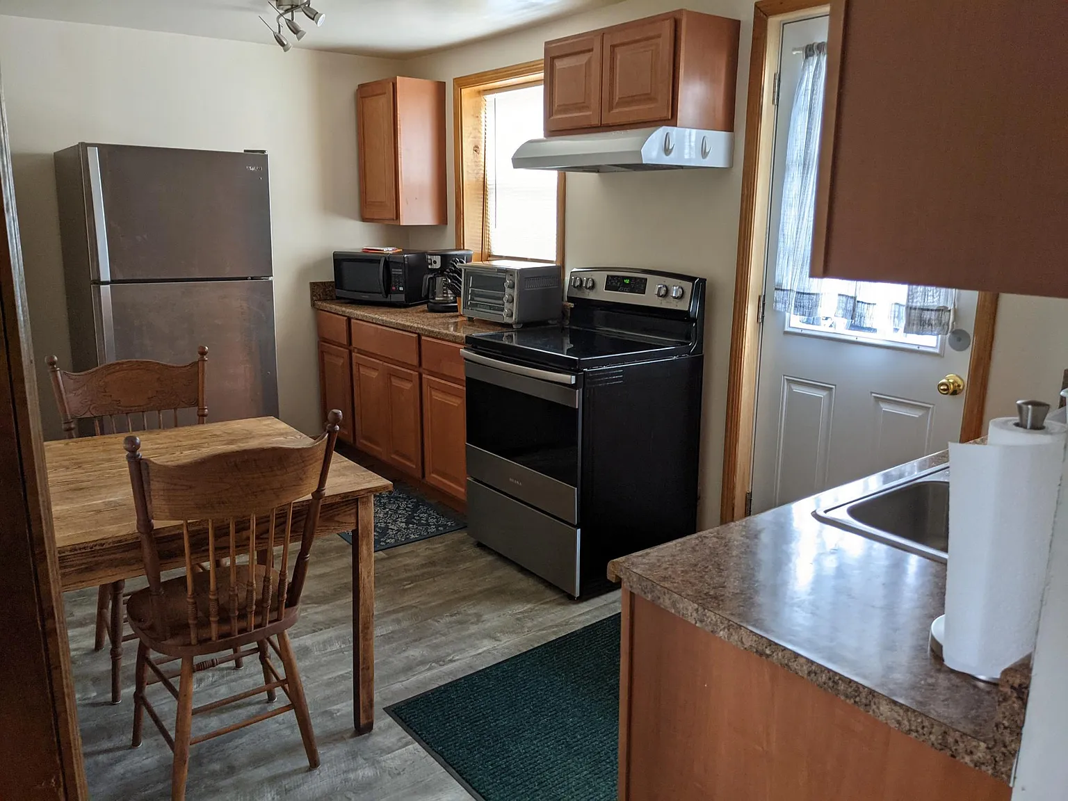 1 bed, 700 sqft, $1,750 — Photo 2