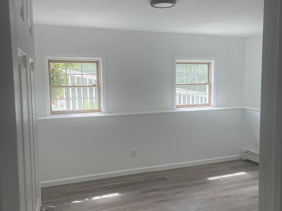 4th image of 44 Dupont Ave