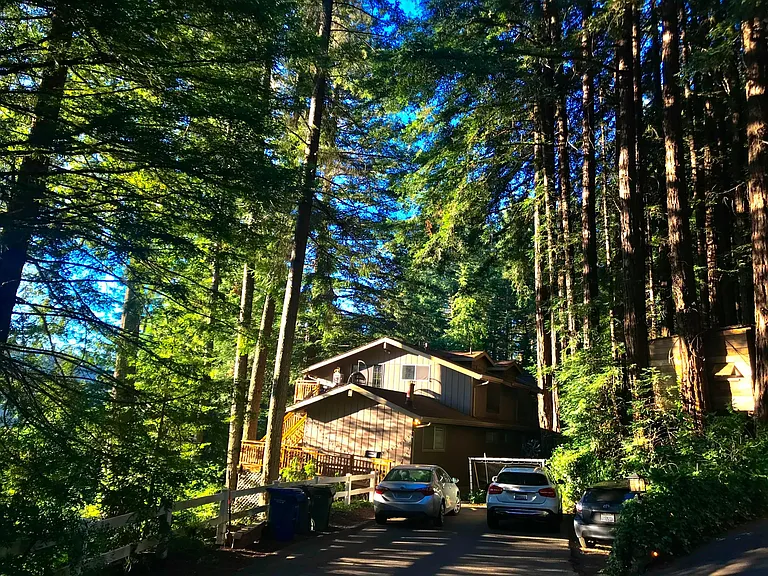 Approach to house from Quail Glen