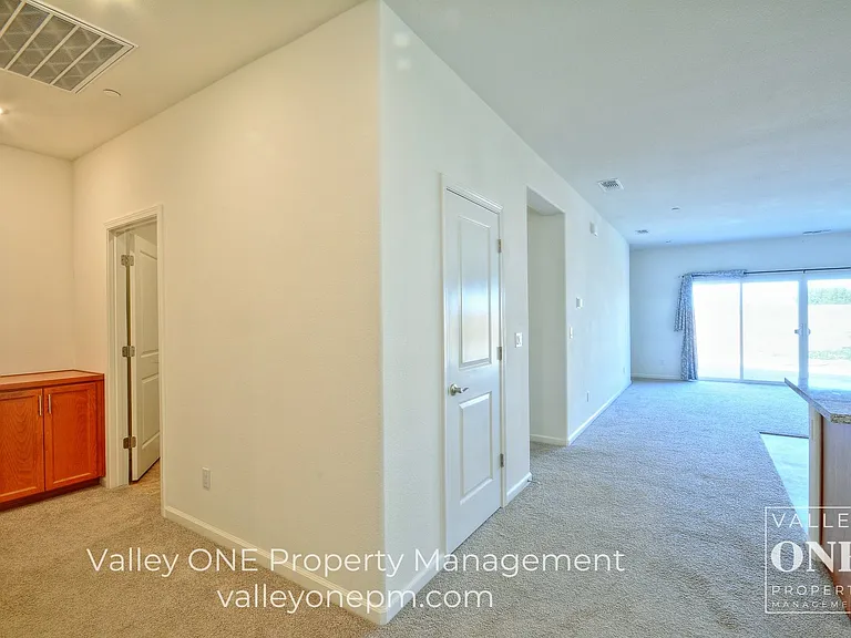 933 Tipton Ln — Photo 46