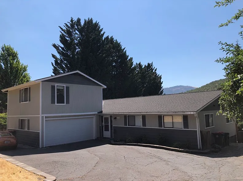 1496 Angel Crest Dr