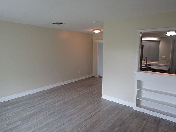 5th image of 311 Parkdale Dr