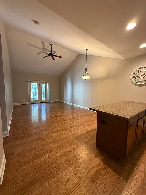 3 bed, $1,750 — Photo 2