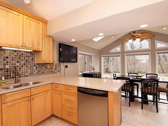 5th image of 143 Wrenwood Ln