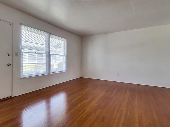 3rd image of 4388 Louisiana St