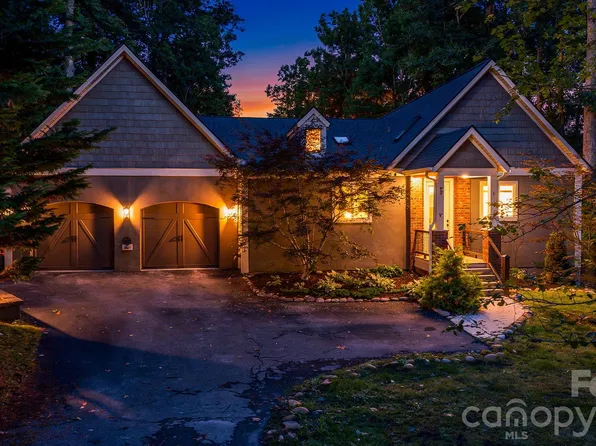 67 Reeses Ridge Ct, Hendersonville, NC 28739