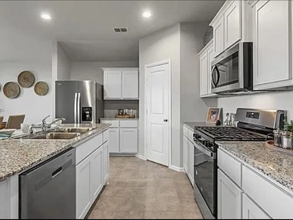 4 bed, 1837 sqft, $2,400 — Photo 3