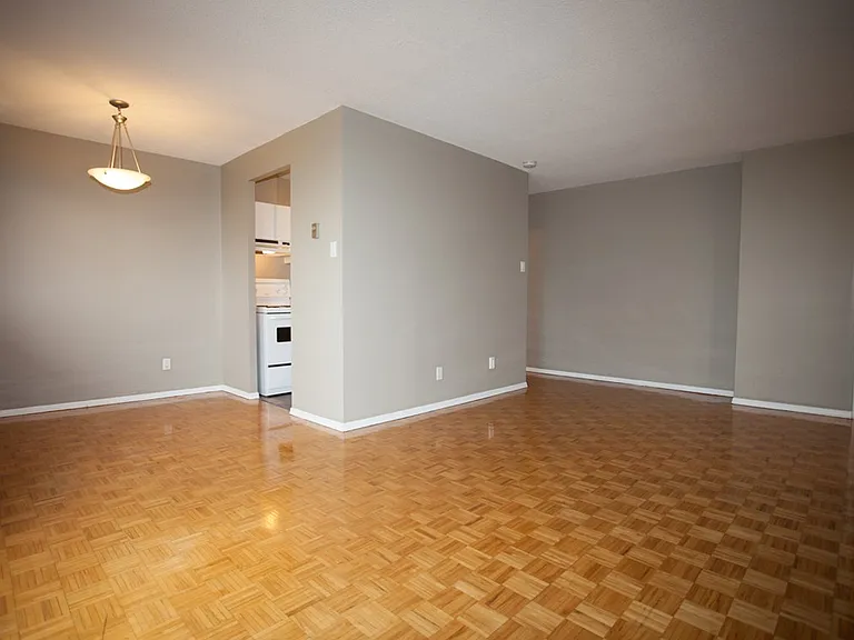 1322 McWatters Rd — Photo 16