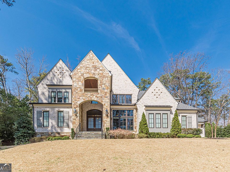 1st image of 1104 Roxboro Dr NE