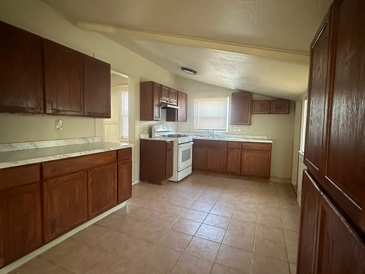 2 bed, 1075 sqft, $1,875 — Photo 2