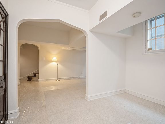 5th image of 1529 W Estes Ave APT G