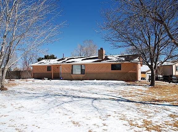 Huge yard, adjoins park!