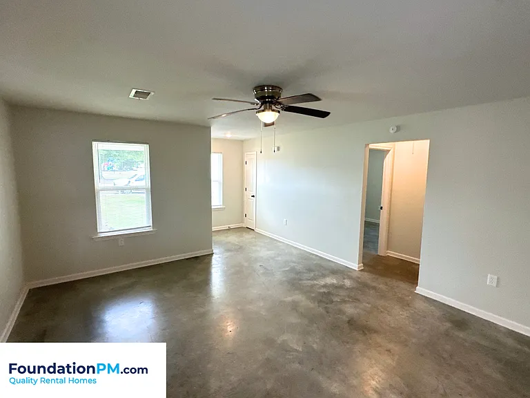 2504 Sl Henry St — Photo 2