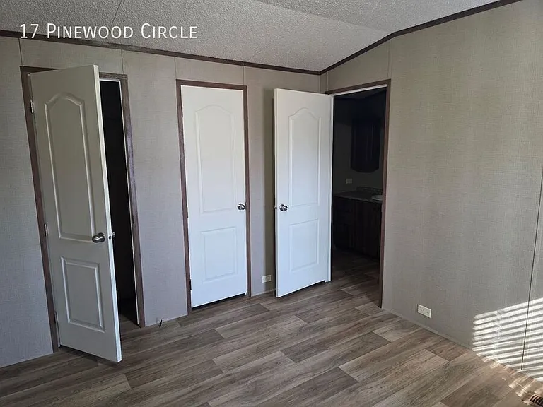 17 Pinewood Cir — Photo 3