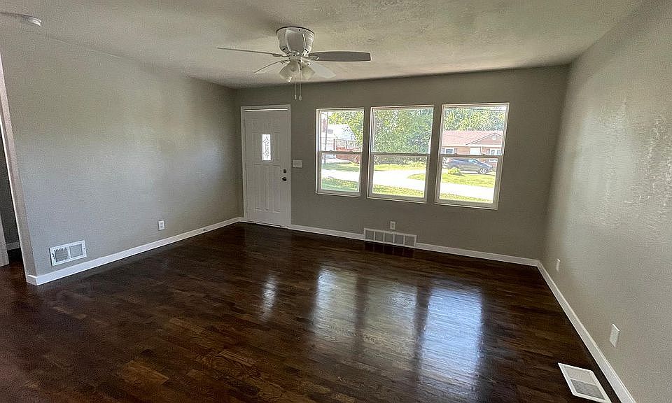 1st image of 1609 S 52nd Ter