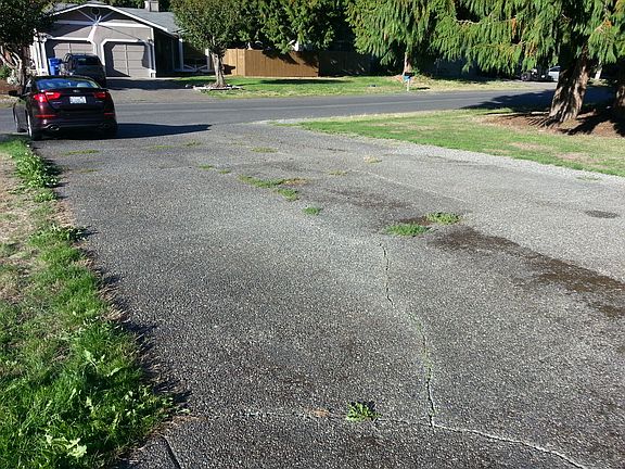 4th image of 5910 5912 206th St Ct E