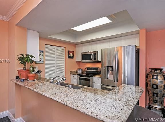 5th image of 19501 W Country Club Dr APT 1505