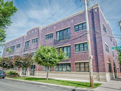 2310 W Nelson St APT 202, Chicago, IL, 60618