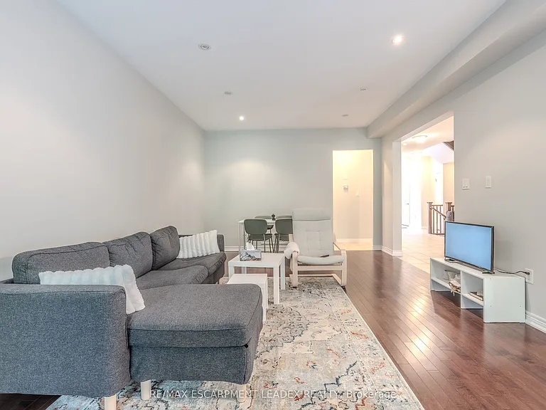 441 Stonehenge Dr #8 — Photo 8