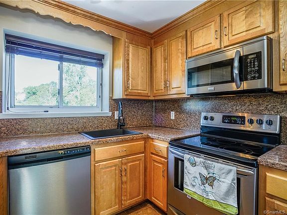 4th image of 31 Carillon Dr APT C