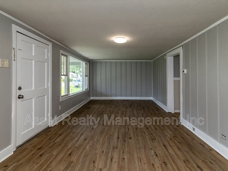 2608 Piedmont St — Photo 11