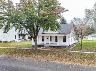 114 N 4th St, Carrollton, IL 62016
