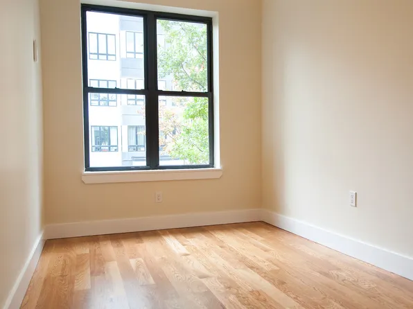 1426 De Kalb Avenue image 25 of 40