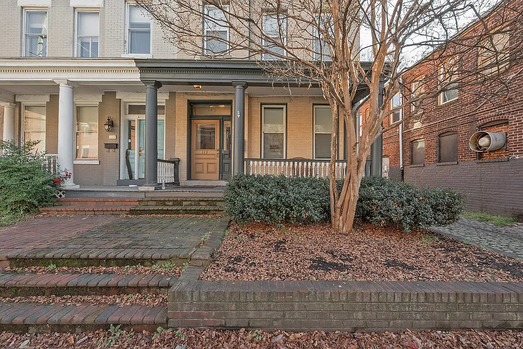 1 bed, 1035 sqft, $1,995 — Photo 1