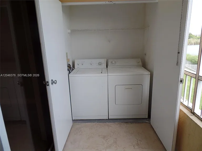 2811 N Oakland Forest Dr #205 — Photo 5