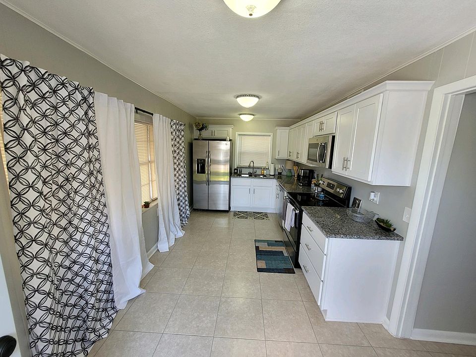 1st image of 2745 Lake Shore Blvd