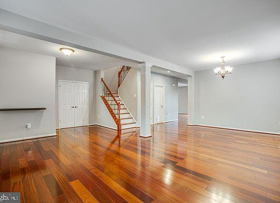 5th image of 1000 Everett Ct