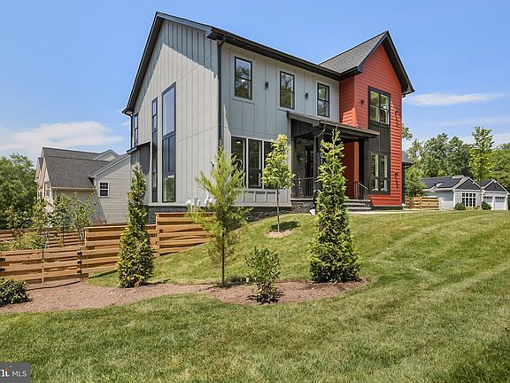 3rd image of 7101 Carol Ln