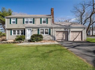 1009 Powder Horn Ln, Fairfield, CT 06824