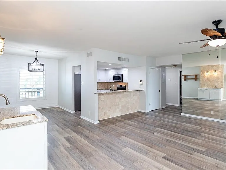 200 W Cotter Ave — Photo 21