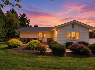 8 Fern Ave, Hamburg Boro, NJ 07419