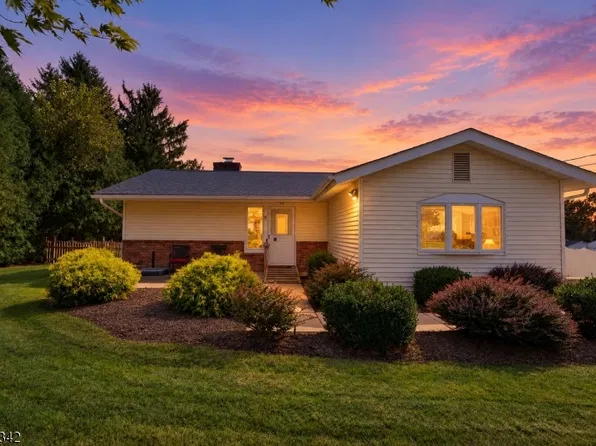 8 Fern Ave, Hamburg Boro, NJ 07419