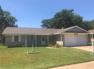 520 E Mustang St, Crowley, TX 76036