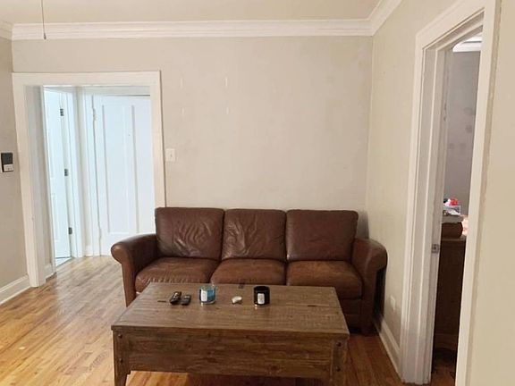 4th image of 3839 N Greenview Ave APT Gdn