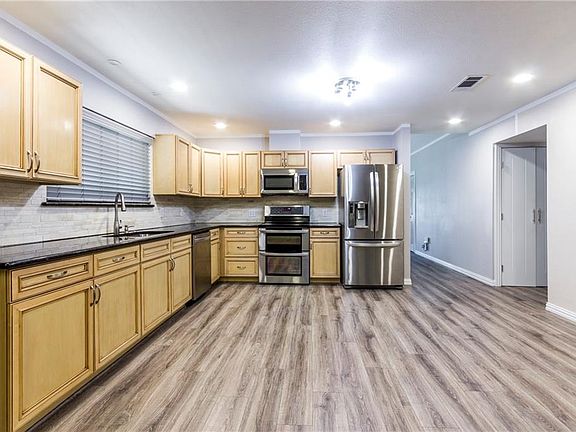 3rd image of 4817 Crestmont Ct