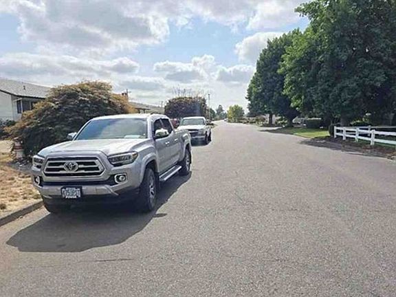 Exterior Neighborhood (street photo)