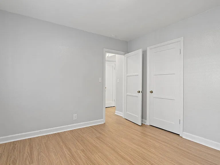 Lawton Apartments — Photo 9