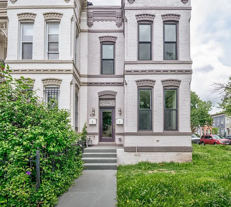824 I St NE