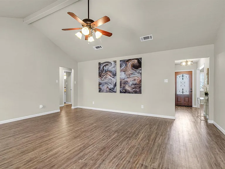 7911 Heathrow Ln — Photo 7