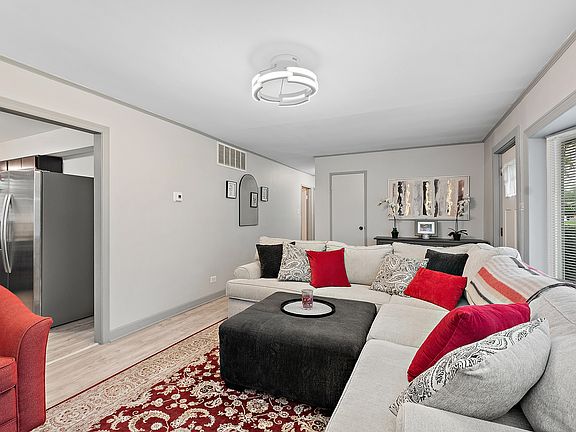 3rd image of 452 Indianwood Blvd