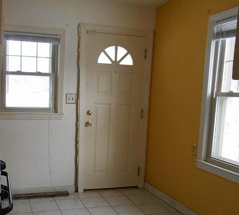 4th image of 2362 Vendome Dr