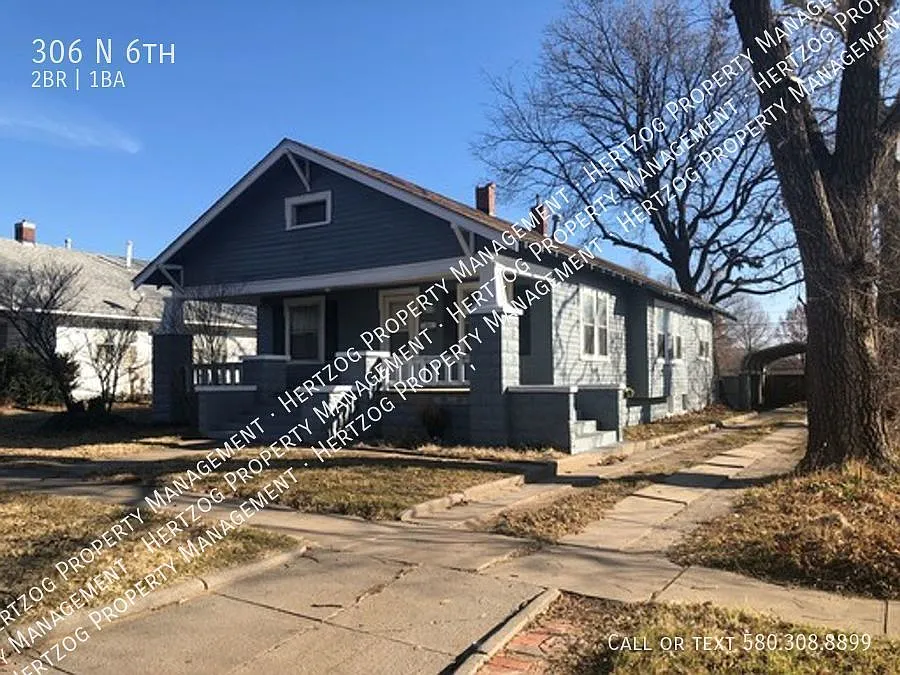 Virtual Tour available now! 2 Bedroom 1 Bath / Close to the High School — Photo 2